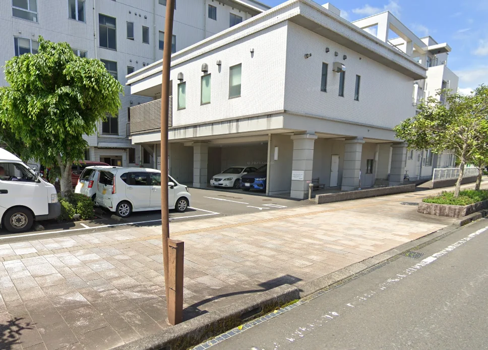 受付前駐車場 入口