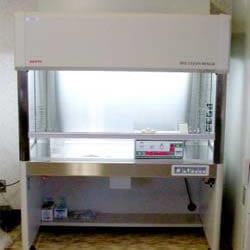 無菌操作用バイオクリーンベンチ